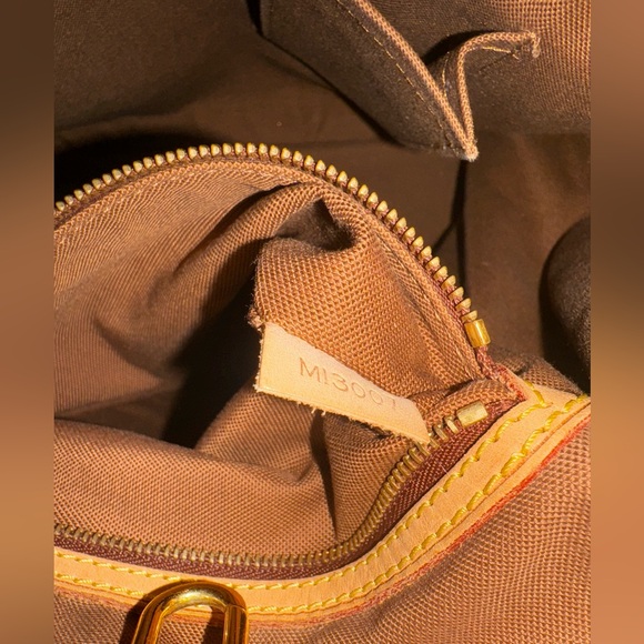 Authentic Louis Vuitton Vertical Bagtinolles - Picture 12 of 13